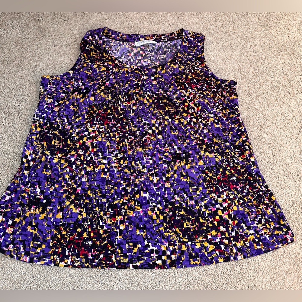 Jones New York Multicolor Purple Blue and gold red geometric top. Size 1X